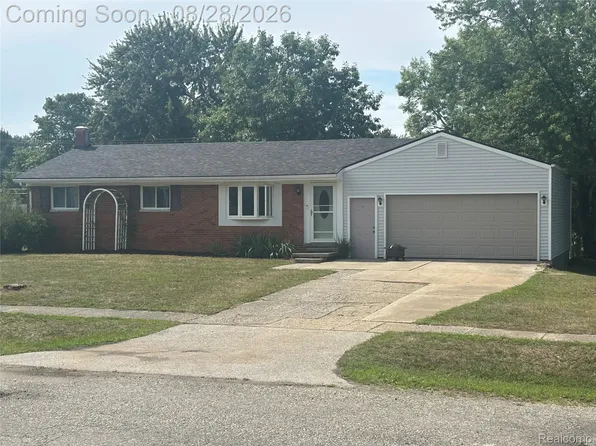 1320 Athlone St, Oxford, MI 48371