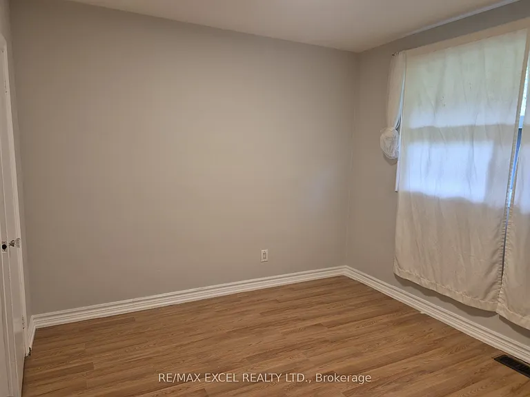 16 Sundance Cres — Photo 19