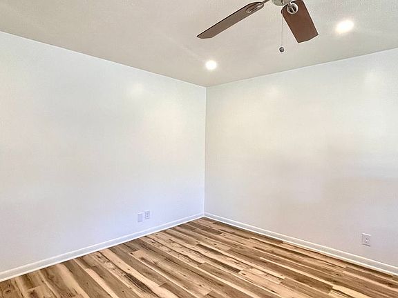 3rd image of 901 Lois St APT 2