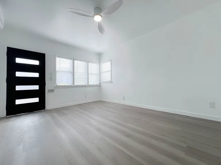 1506 1/2 Maple St #1506 — Photo 1
