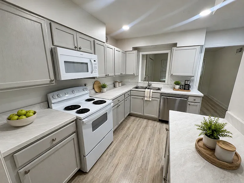 3 bed, 2.0 bath, 1450 sqft, $1,715 — Photo 4