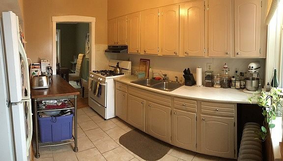 2nd image of 2335 W Ainslie St APT 3E