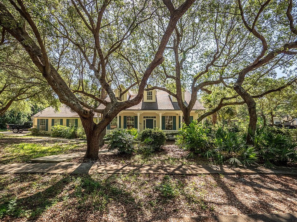 Double lot w live oak trees