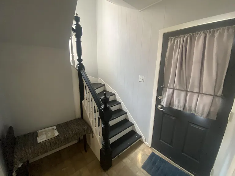 242 Archibald St N — Photo 4
