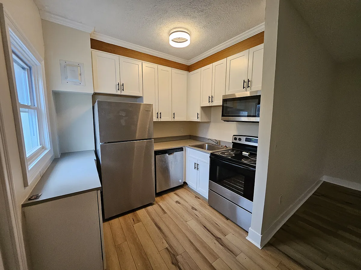 Building Photo - 21 Germania St #25