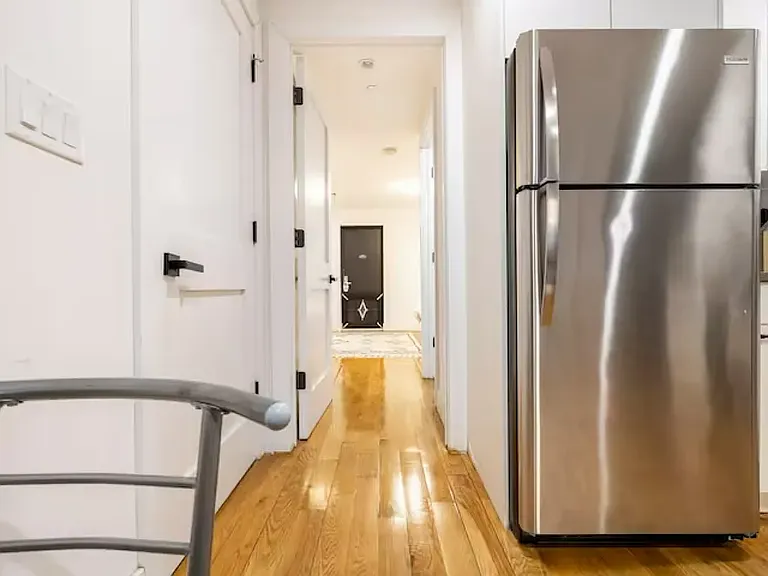 546 Monroe St #3 — Photo 8