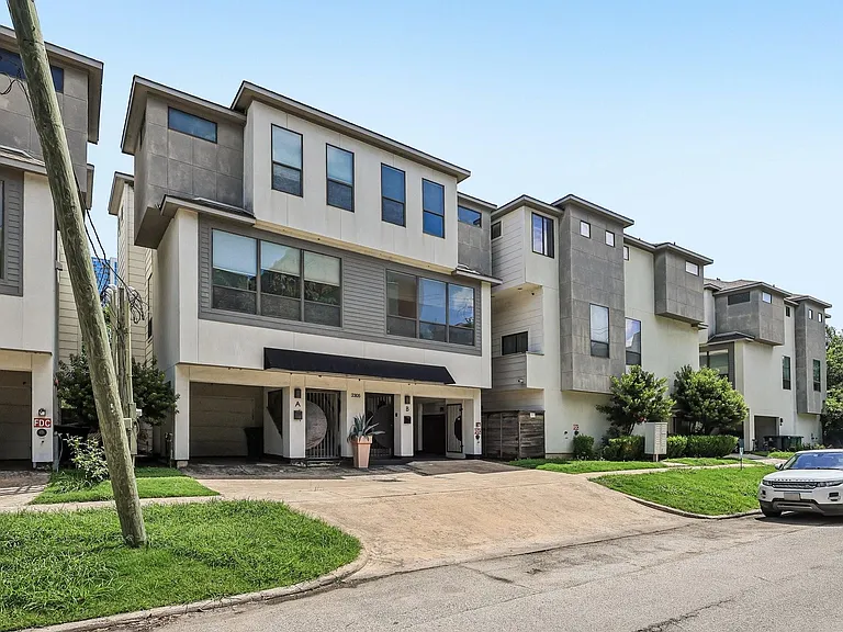 2305 Camden Dr #B — Photo 2