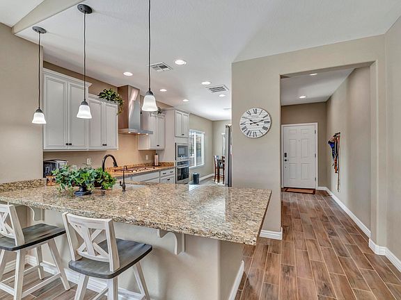 3rd image of 2382 E Bellerive Dr