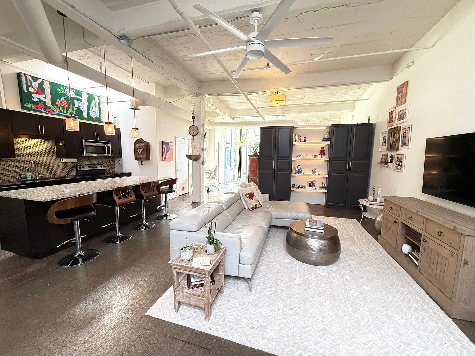 1 bed, 1085 sqft, $3,200 — Photo 3