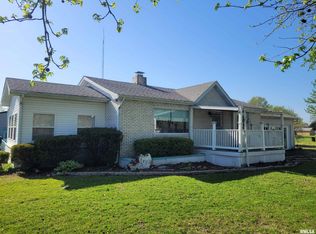 513 S Main St, Ina, IL 62846