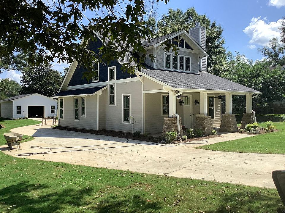 1st image of 725 Branch Dr N