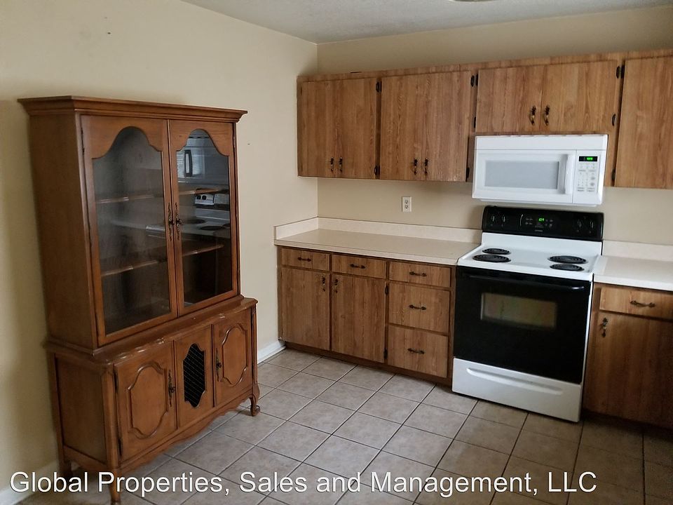 1st image of 814 N Saint Clair Abrams Ave