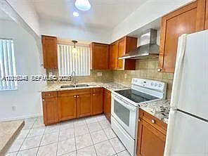 2345 Douglas St — Photo 8