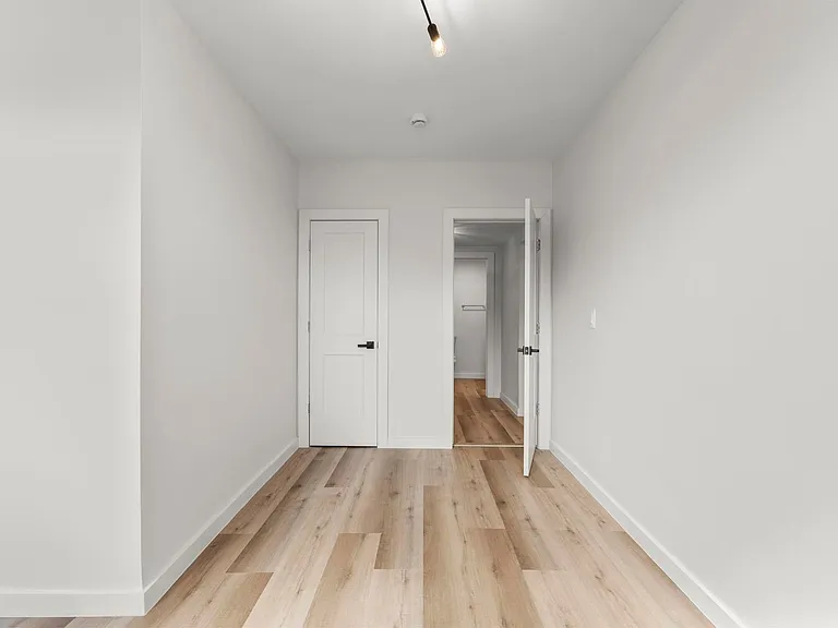 411-431 N Main St #8 — Photo 8