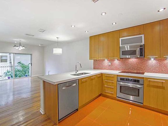 5th image of 208 Jefferson Ave APT 111