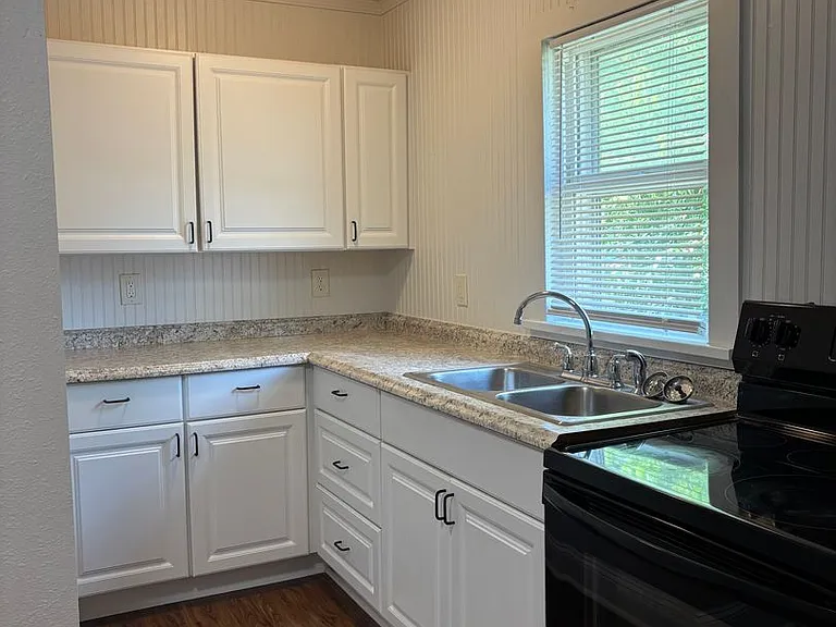 829 W Pershing St — Photo 8