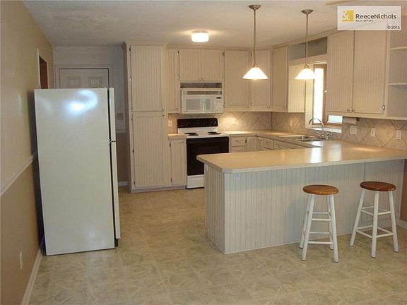 Remodeled kitchen,  and appliances stay.