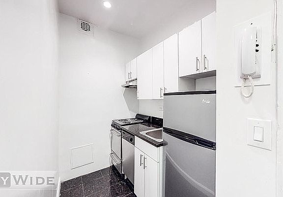 4th image of 160 W 73rd St APT 13C