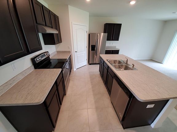 3rd image of 296 Saint Georges Cir