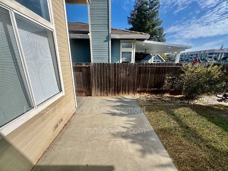 2750 Parkview Ter — Photo 16