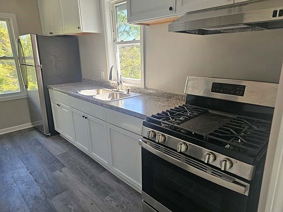 3rd image of 250 Anderson Ave