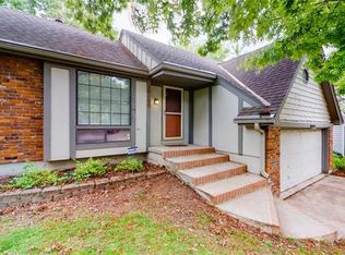 10209 Haskins St, Lenexa, KS 66215