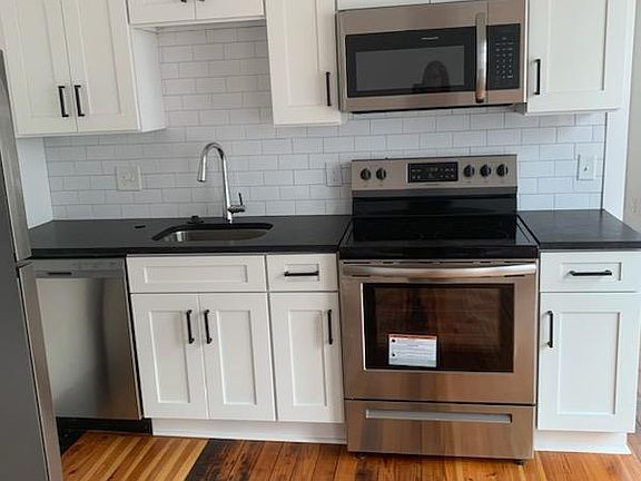 2nd image of 9 Hill St #10