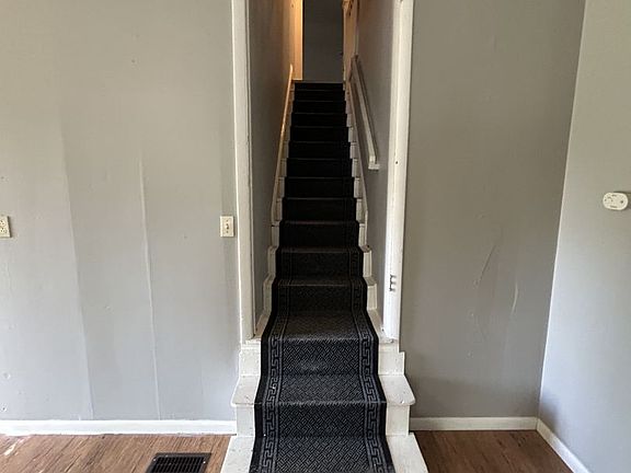 5th image of 121 W Jackson St APT B