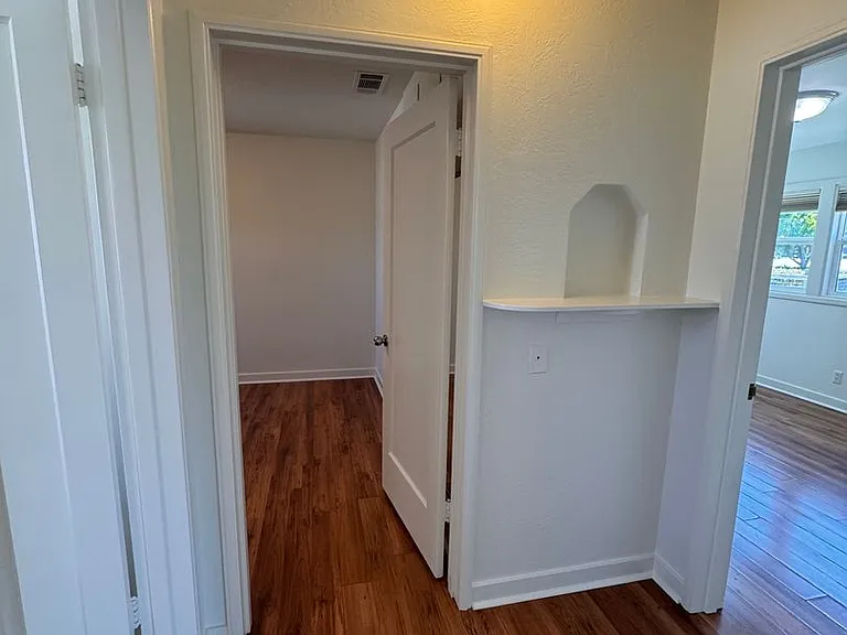 209 E Laurel Dr — Photo 9