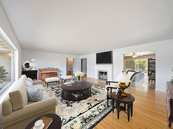 2nd image of 3421 Vista Way