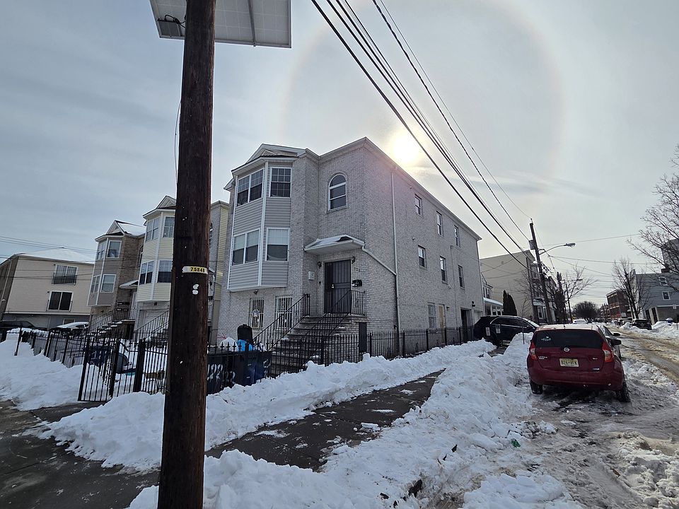 1st image of 120 Dickerson St Floor 3