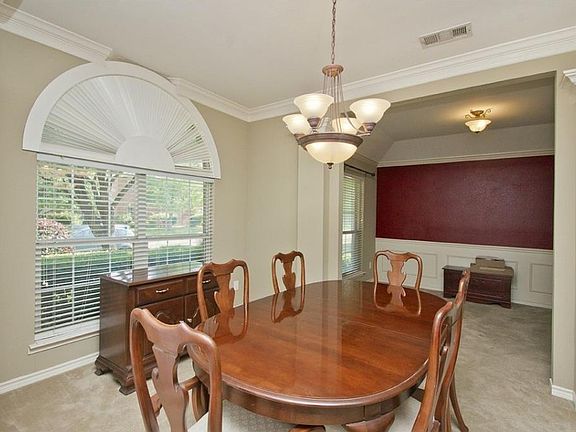 4th image of 1318 Canterbury Dr
