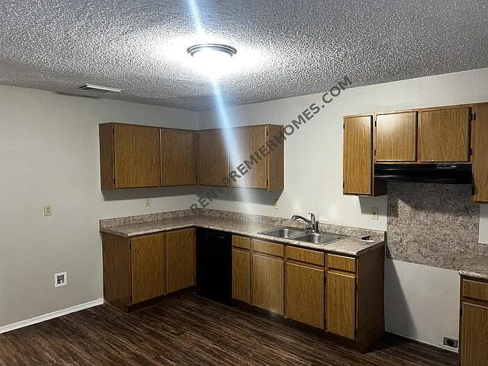3 bed, 2.5 bath, 1698 sqft, $1,750 — Photo 3