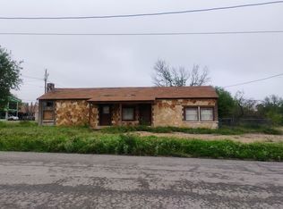 310 W 7th St, Del Rio, TX 78840