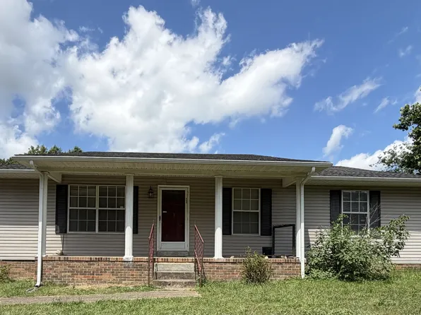 499 Belew Dr, Lawrenceburg, TN 38464
