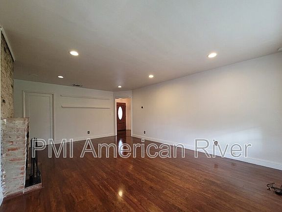 4th image of 3224 Windsor Dr