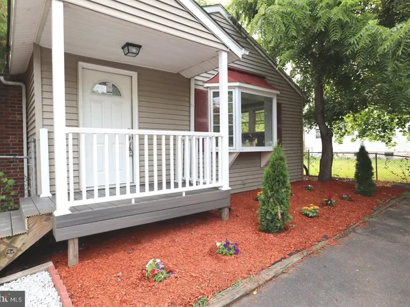 1821 Edgely Rd, Levittown, PA 19057