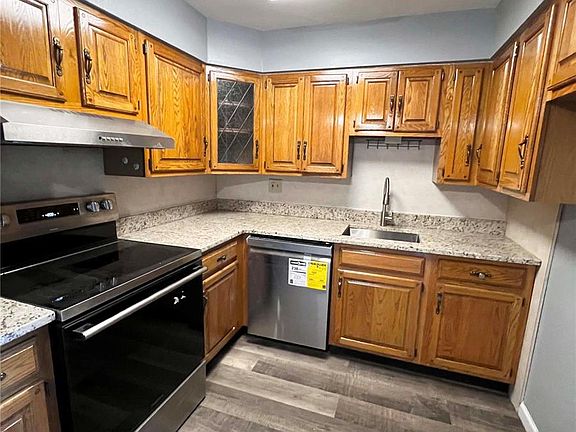 3rd image of 10445 Briarbend Dr APT 1