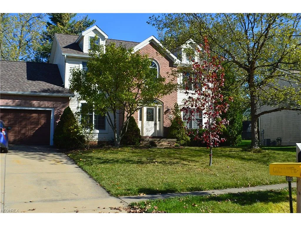 940 Essex Ln photo 1