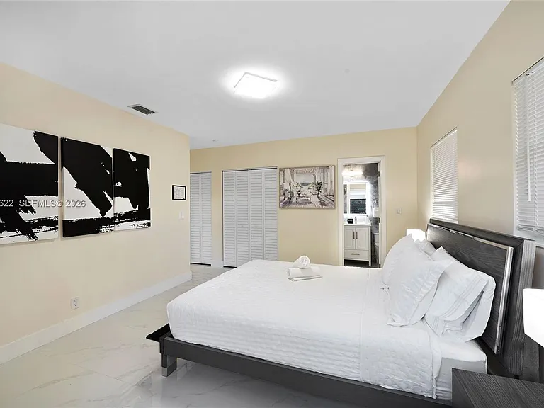 1021 NE 3rd Ave — Photo 30