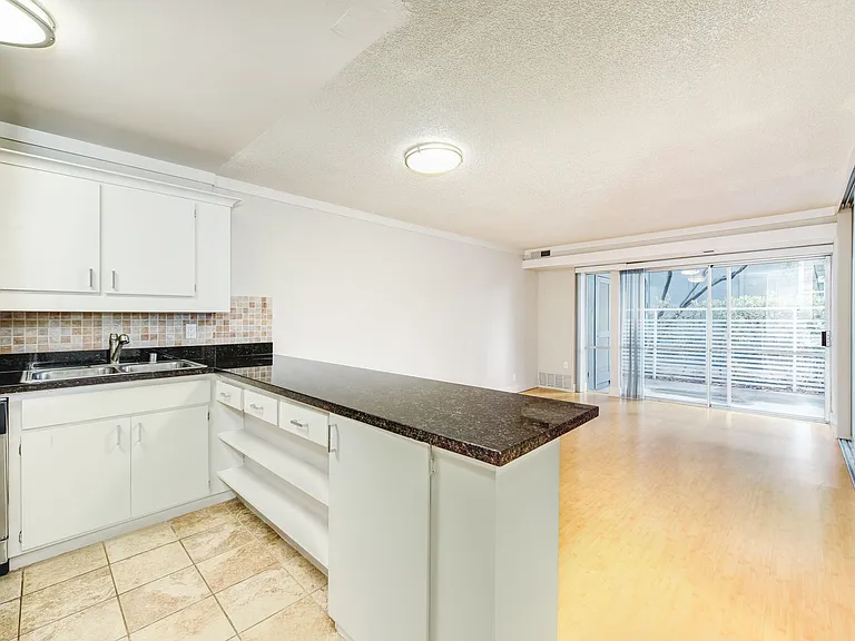 Citra Apartments — Photo 10