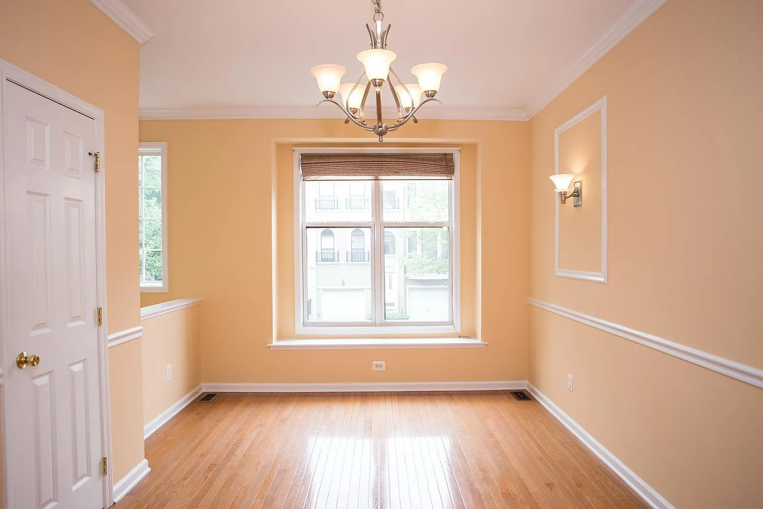 2 bed, 2.5 bath, 2010 sqft, $3,700 — Photo 2