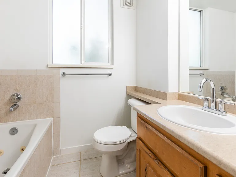 1600 Pinebrook Blvd #E1 — Photo 12