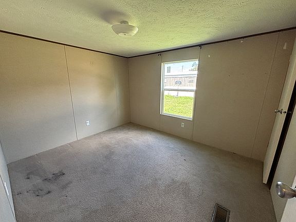 5th image of 1608 44th Ave NE