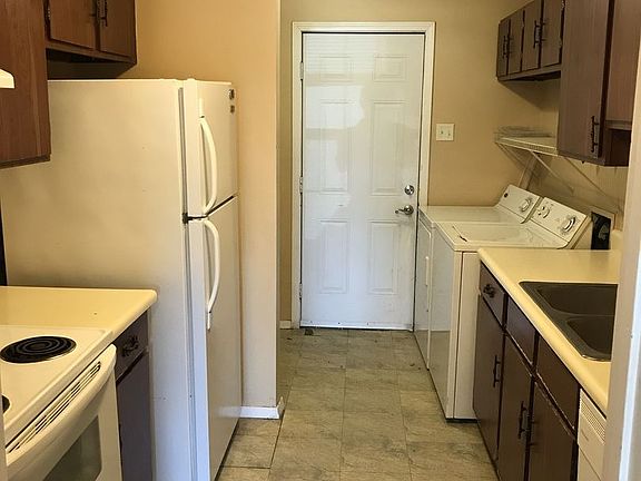 2nd image of 311 Knollwood Cir APT B