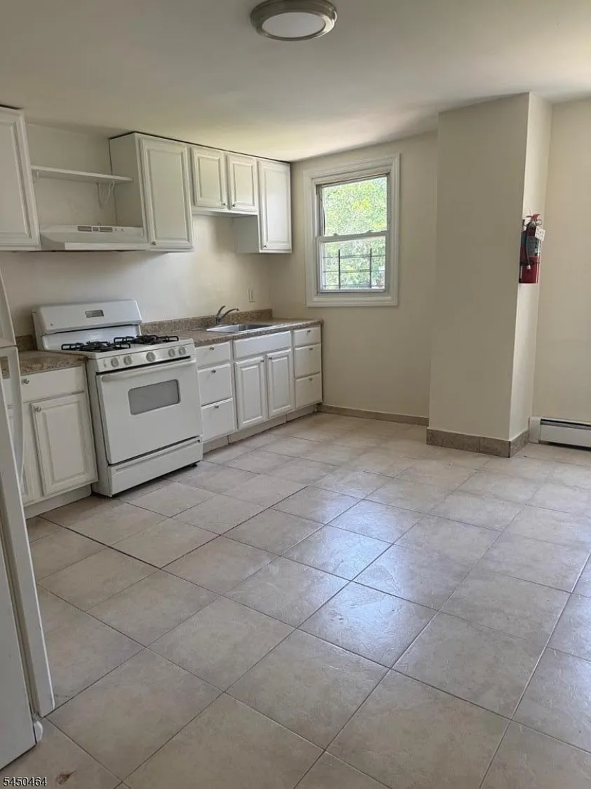 2 bed, 1.0 bath, $2,600 — Photo 4