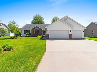 1326 Winter Wheat Dr, Neenah, WI 54956