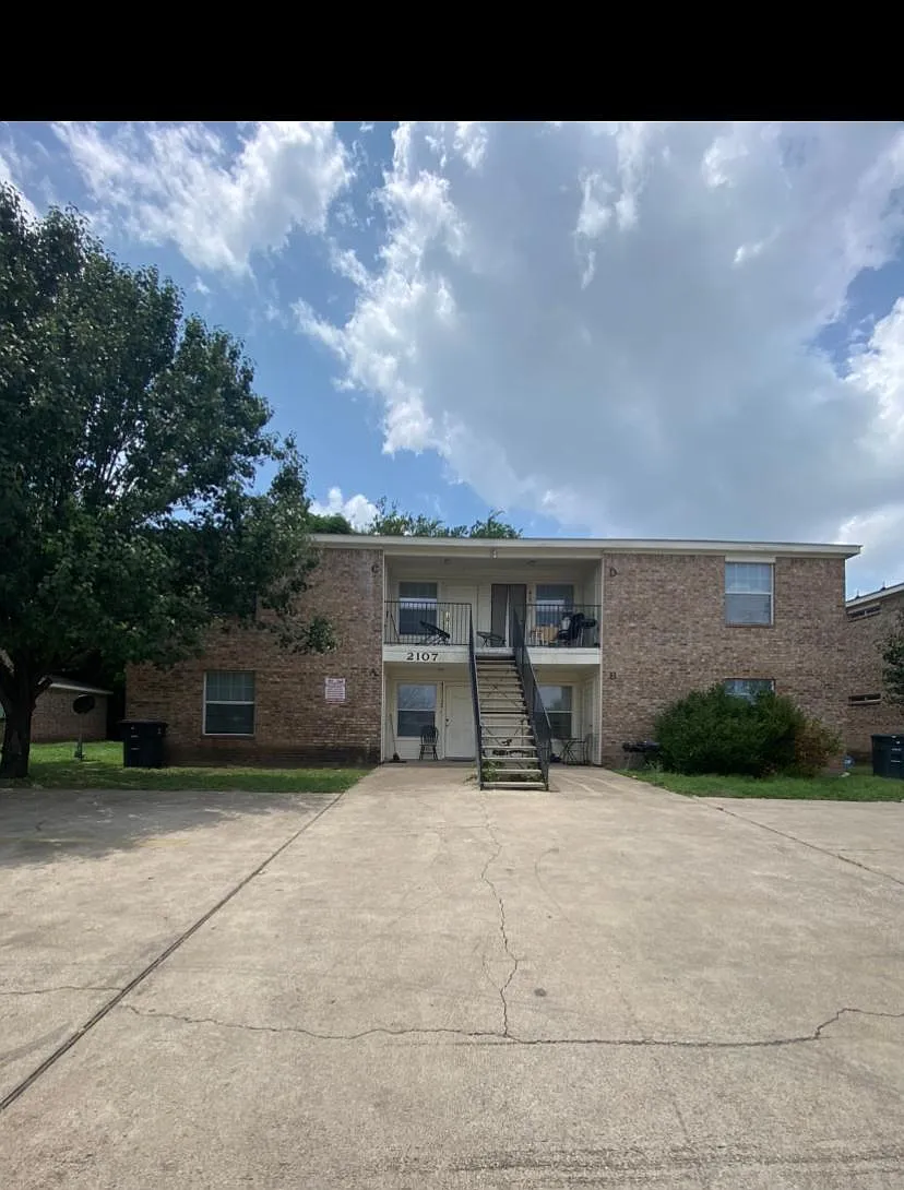 3 bed, 1123 sqft, $950 — Photo 1