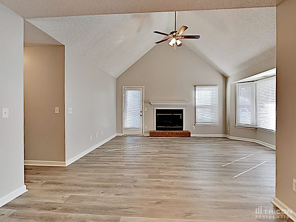 3rd image of 122 Melody Dr