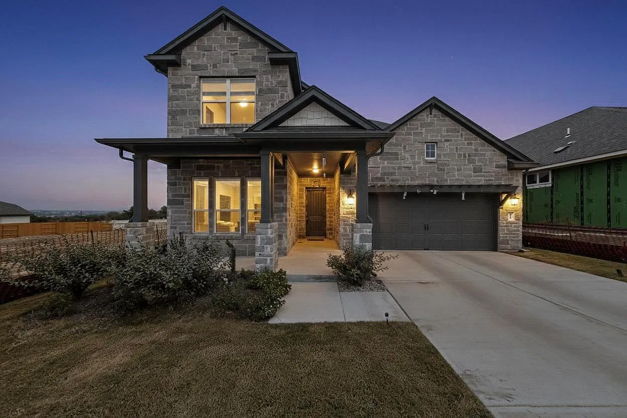 4 bed, 3.0 bath, 2898 sqft, $3,100 — Photo 2